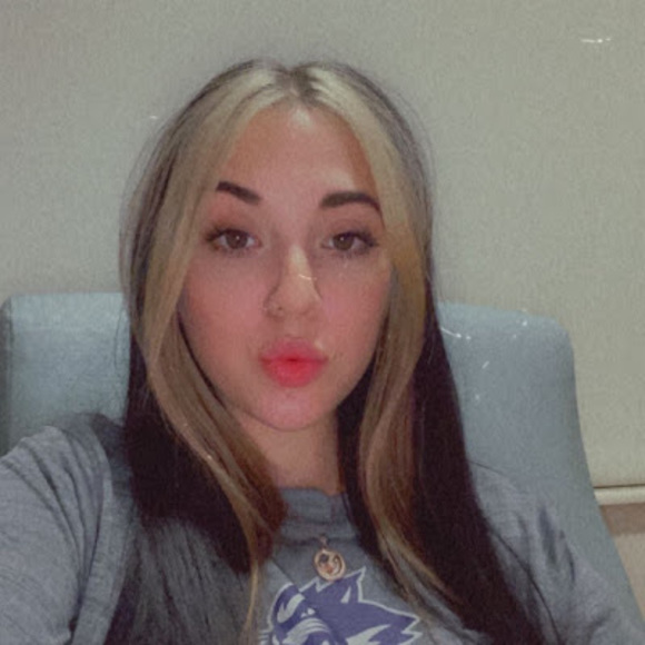 Meet your Posher, Isela - Picture 1 of 1